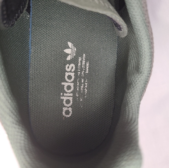 Adidas shoes - Picture 8 of 9